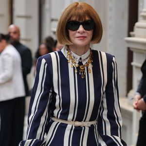 Anna Wintour au défilé Ralph Lauren, collection prêt-à-porter printemps/été 2027 à New York, le 9 septembre 2026. Crédit photo : Backgrid USA / Bestimage