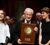 Lors de la cérémonie, Isabelle Huppert a remis une distinction au réalisateur Michael Mann

Michael Mann, Irene Jacob et Isabelle Huppert Laroque lors de la remise de prix du Festival Lumiere 2025 de Lyon, France, le vendredi 17 octobre 2025. © Romain Doucelin/Bestimage.