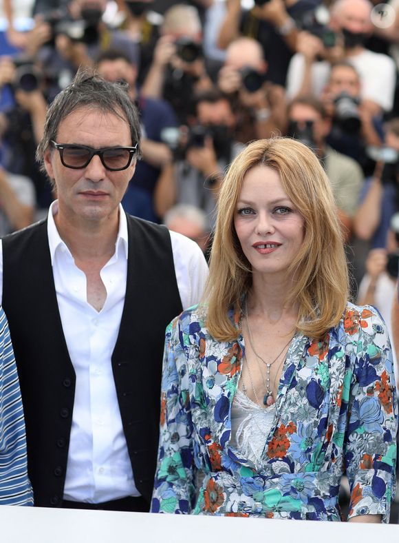 Vanessa Paradis, Samuel Benchetrit (réalisateur) au photocall du film Cette musique ne joue pour personne (Cannes première) lors du 74ème festival international du film de Cannes le 10 juillet 2021
© Borde / Jacovides / Moreau / Bestimage