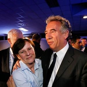 Elisabeth, la mère de ses six enfants.

Président du Parti du Centre (MoDem) et candidat à la mairie de Pau, François Bayrou célèbre avec sa femme Elisabeth après avoir remporté le vote à l'issue du second tour des élections municipales françaises, à Pau, dans le sud-ouest de la France, le 30 mars 2014. Photo by Patrick Bernard/ABACAPRESS.COM