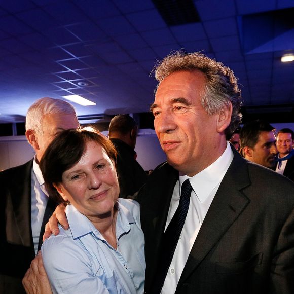 Elisabeth, la mère de ses six enfants.

Président du Parti du Centre (MoDem) et candidat à la mairie de Pau, François Bayrou célèbre avec sa femme Elisabeth après avoir remporté le vote à l'issue du second tour des élections municipales françaises, à Pau, dans le sud-ouest de la France, le 30 mars 2014. Photo by Patrick Bernard/ABACAPRESS.COM