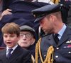 Le prince Louis a un caractère bien trempé et une personnalité très commentée.

Le Prince Louis et le Prince de Galles regardent la procession militaire pour le 80ème anniversaire du Jour de la Victoire en Europe, au Palais de Buckingham dans le centre de Londres. © PA Photos/ABACA