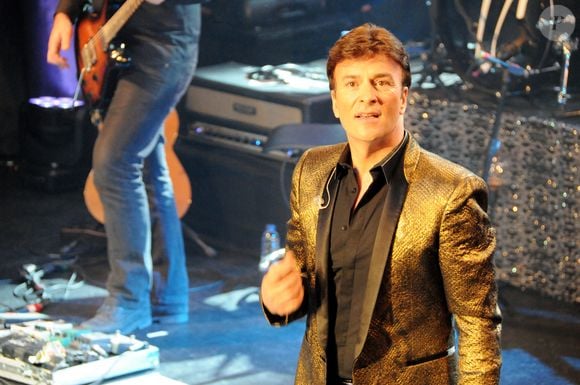 Le chanteur portugais Tony Carreira se produit en direct au Casino de Paris à Paris, France, le 11 mars 2016. Photo by Alain Apaydin/ABACAPRESS.COM