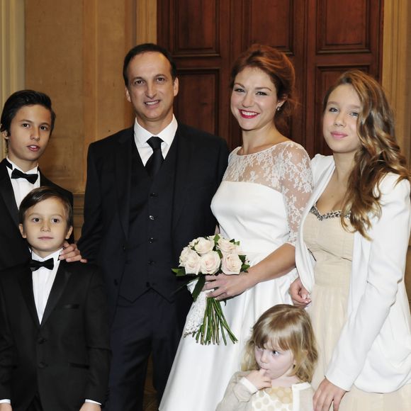 Exclusif - Emilie Dequenne, sa fille Milla, 12 ans, son époux Michel Ferracci, et ses deux fils Enzo, 13 ans, et Maël, 8 ans - Mariage de Michel Ferracci et Emilie Dequenne à la mairie du 10ème arrondissement, le samedi 11 octobre 2014 à Paris. © Roberto Battistini / Bestimage