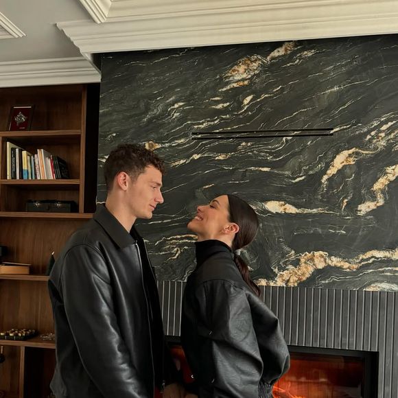 Le couple, amoureux depuis 2022, a organisé une cérémonie à son image : élégante, intime et profondément symbolique. 

Publication de Kleofina, la femme de Benjamin Pavard, sur son compte Instagram.