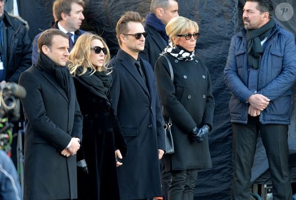 Le président Emmanuel Macron, sa femme Brigitte avec Laura Smet et David Hallyday - Arrivées des personnalités en l'église de La Madeleine pour les obsèques de Johnny Hallyday à Paris le 8 decembre 2017.
© Veeren/Bestimage