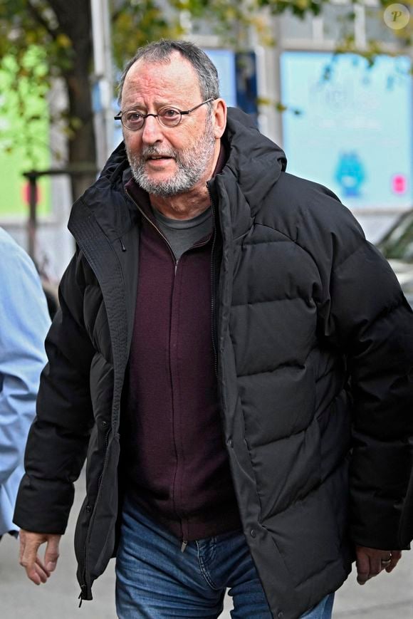 Le comédien passe beaucoup de temps à écrire dans sa maison des Baux-de-Provence.

Jean Reno, invité d'honneur du 10ème Festival international du Film de Comédie de Liège, donne une conférence de presse.
© Photonews / Bestimage