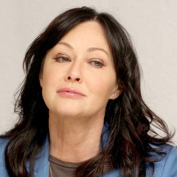 Un an déjà que Shannen Doherty s'est éteinte. La comédienne s'éteignait après neuf ans de lutte contre un cancer. 

Shannen Doherty sur le set de la série BH90210 à Los Angeles. Photo de Munawar Hosain/Startraks/ABACAPRESS.COM