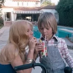 "J’ai beaucoup de chance d’avoir un fils comme toi", a écrit la célèbre chanteuse. "Joyeux anniversaire ! Mon amour !". De beaux messages en somme !

Sylvie Vartan immortalisée avec son fils David (Capture d'écran Instagram - 14 août 2025)