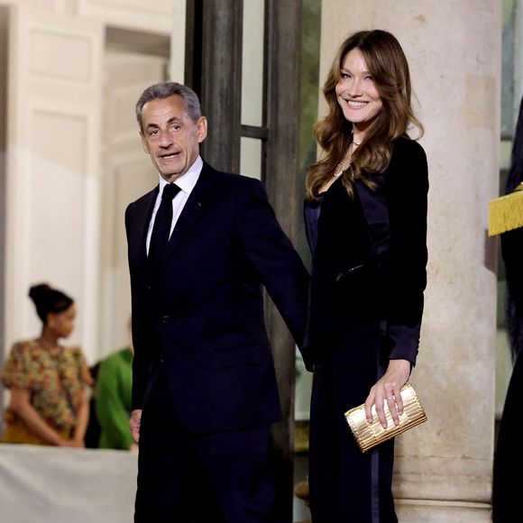 Nicolas Sarkozy et sa femme Carla Bruni-Sarkozy lors de l'accueil par le couple présidentiel français du président du Kazakhstan au palais de l'Elysée à Paris pour un dîner d'état le 5 novembre 2024.

© Dominique Jacovides / Bestimage