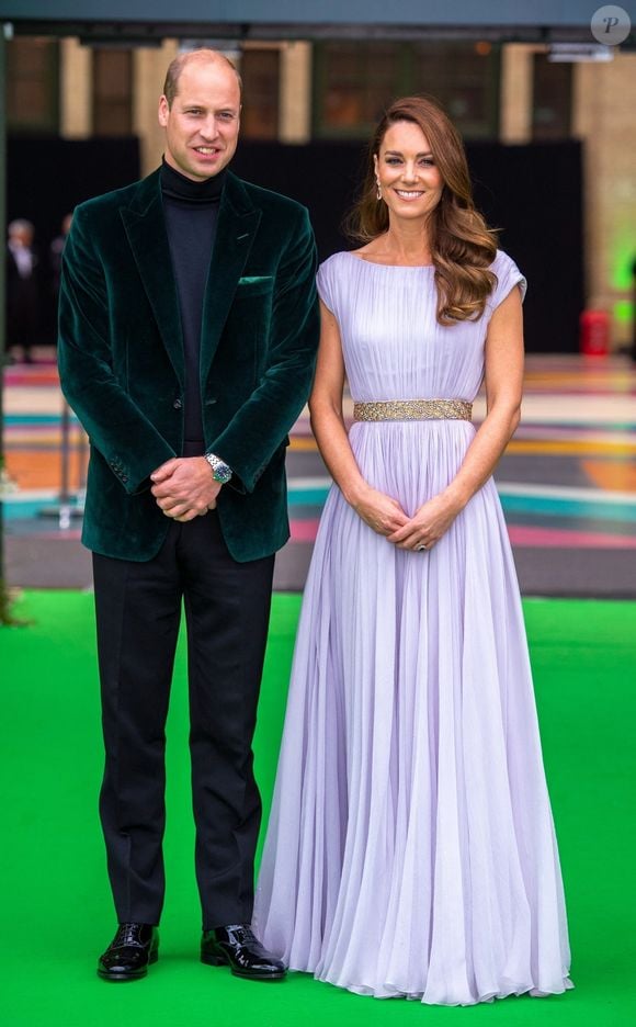 " Nous savions qu’ils étaient là. Mais nous sommes peu à les avoir vus, je n’en sais pas plus", a rapporté avec prudence un technicien à nos confrères de "Paris Match"

Kate Middleton et le prince William à la première cérémonie de remise des prix Earthshot au Palace Alexandra à Londres le 17 octobre 2021.

Photo : Backgrid UK / Bestimage
