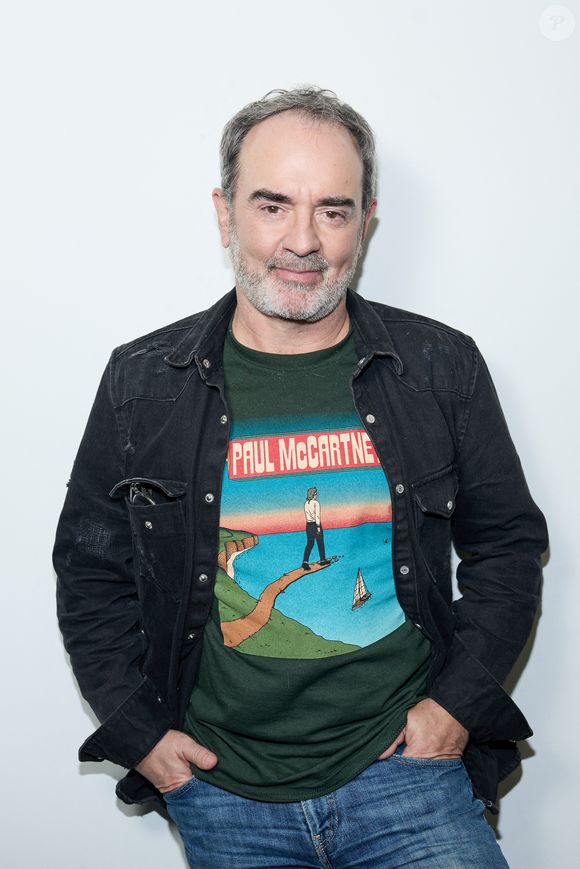 "Je reconnais avoir mis du temps avant d’accepter : cinq ou six mois, je crois. (...) Mais on m’a donné certaines garanties", a ensuite ajouté le comédien

Exclusif - Bruno Solo -  Backstage - Enregistrement de l'émission "100% Logique", présentée par Cyril Féraud et diffusée le 19 avril 2025 sur France 2.
Le 18 décembre 2024.
© Cyril Moreau / Bestimage