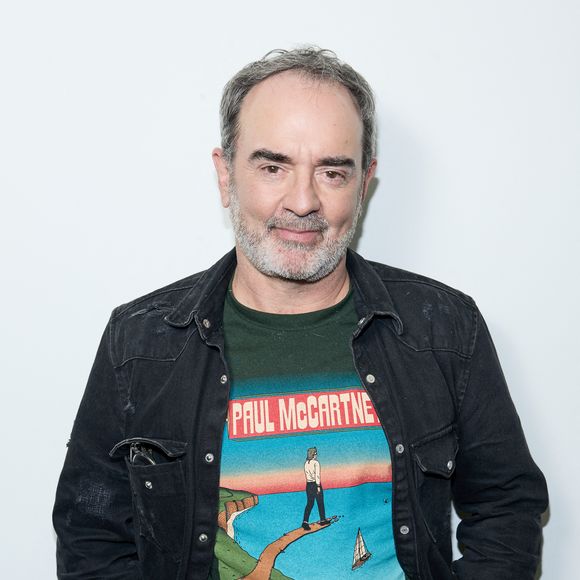 "Je reconnais avoir mis du temps avant d’accepter : cinq ou six mois, je crois. (...) Mais on m’a donné certaines garanties", a ensuite ajouté le comédien

Exclusif - Bruno Solo -  Backstage - Enregistrement de l'émission "100% Logique", présentée par Cyril Féraud et diffusée le 19 avril 2025 sur France 2.
Le 18 décembre 2024.
© Cyril Moreau / Bestimage