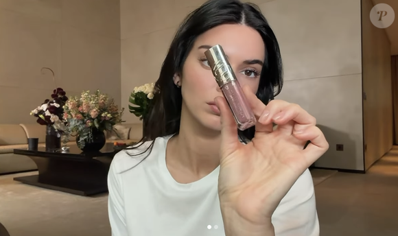 Les "Clean Nails" marquent le retour aux ongles naturels, délaissant les capsules et le semi-permanent pour une approche plus saine.

Kendall Jenner fait la promotion de produit "L'Oréal" sur son compte Instagram.