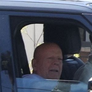Los Angeles, CA - EXCLUSIF Bruce Willis a été vu en train de conduire pendant une heure à travers Los Angeles, accompagné de ses gardes du corps, 2024. (Backgrid USA / Bestimage).
