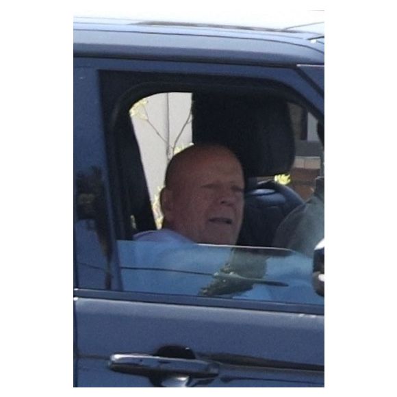Los Angeles, CA - EXCLUSIF Bruce Willis a été vu en train de conduire pendant une heure à travers Los Angeles, accompagné de ses gardes du corps, 2024. (Backgrid USA / Bestimage).