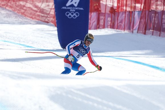 Le 7 février 2026, Cortina D'ampezzo, Italie : Nils Alphand (FRA) lors de la descente masculine de ski alpin des Jeux Olympiques d'hiver de Milano-Cortina 2026 le 7 février 2026 au centre de ski Stelvio à Bormio, Italie. Sergio Bisi/LiveMedia-IPA/ZUMA Press Wire/Bestimage)