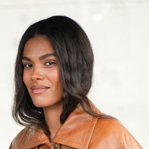 Pour la belle peau, Tina Kunakey reconnaît suivre trois gestes. 

Tina Kunakey - Les célébrités arrivent au défilé Chloé Collection Femme Prêt-à-Porter Printemps/Eté lors de la Fashion Week de Paris (PFW)
© Lucia Sabatelli / Bestimage