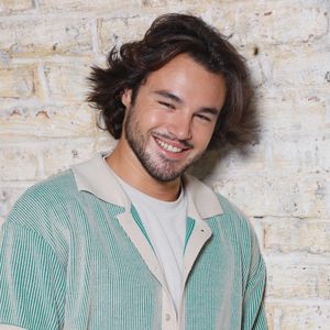 Sur Twitch, il a révélé la raison que la production lui a donnée
Exclusif - Anthony Colette en prise de vue studio en marge du tournage du clip "Je garde le sourire !" de l'association Laurette Fugain dans les Studios de l'Usine à Paris, France, le 19 septembre 2024. © Christophe Clovis/Bestimage