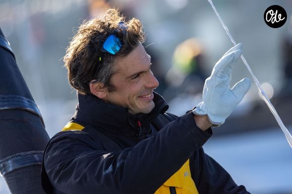 Le skipper de Macif Charlie Dalin remporte la dixième édition du tour du monde en solitaire Vendée Globe en pulvérisant le record de l’épreuve en 64 jours, 19 heures 22 minutes et 49 secondes aux Sables-d'Olonne, France, le 14 janvier 2025. © Alexis Courcoux/Psnewz/Bestimage
