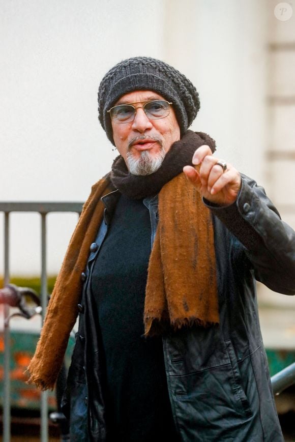 Le chanteur remonte sur scène

Florent Pagny arrive pour l'enregistrement de l'émission "Vivement Dimanche", présentée par M.Drucker et diffusée sur France 3 le 26 novembre, au Studio Gabriel à Paris, France, le 14 novembre 2023. © Christophe Clovis/Bestimage