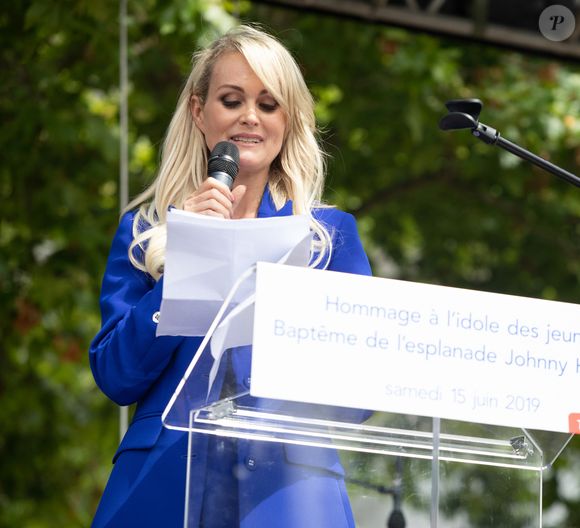 Laeticia Hallyday et ses filles Jade et Joy inaugurent une esplanade portant le nom de Johnny Hallyday située en face du Zénith de Toulouse, le 15 juin 2019, date hautement symbolique puisque le rockeur aurait eu 76 ans. © Frédéric Maligne/Bestimage