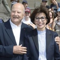 Marc Ladreit de Lacharrière retrouve Rachida Dati et sa fille Eléonore en plein coeur de Paris pour un prix audacieux