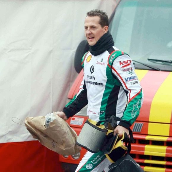 Michael Schumacher au volant d'une voiturette à Kerpen, Allemagne, le 13 décembre 2009. Photo by Herbet Bucco/Action Press/Cameleon/ABACAPRESS.COM