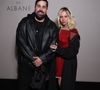 Accrochée à son bras, l'actrice était particulièrement proche du comédien et semble avoir noué des liens très forts avec celui-ci.

Exclusif - Artus et sa compagne Kim Higelin lors de la soirée anniversaire des 25 ans de la Terrasse de Albane pendant le 79ème Festival International du Film de Cannes, France, le 15 mai 2026. © Denis Guignebourg/Bestimage
