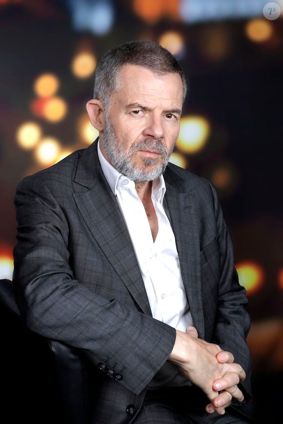 Dans la nuit du vendredi 22 à samedi 23 août 2025, Isabelle Pibouleau a vu "un homme agité" se mettre à  la fixer, en la regardant "mal" tout en proférant des insultes alors qu'elle prenait le tramway après minuit avec son conjoint.

Exclusif - Portrait de Eric Naulleau à Paris, le 18 avril 2025.
© Cédric Perrin/Bestimage