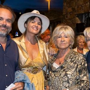 Exclusif - Romain Sardou et sa compagne Kym Thiriot, Marie-France Mignal et une amie - Personnalités à la représentation de la pièce de théâtre "Glenn, naissance d'un prodige" lors du Festival de Ramatuelle. Le 7 août 2023
© Cyril Bruneau / Festival de Ramatuelle / Bestimage