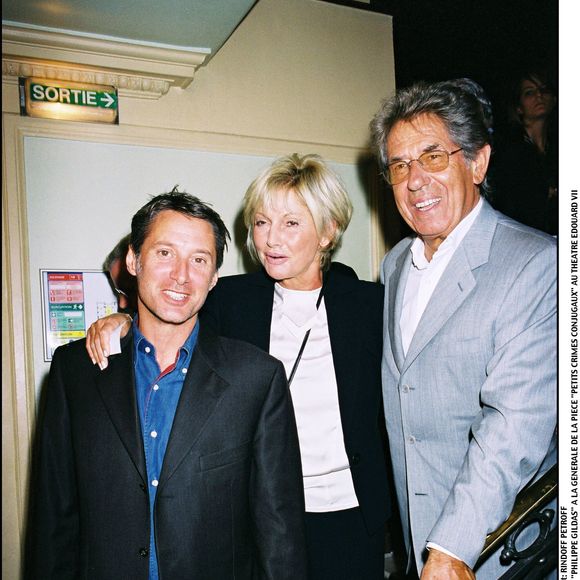 Antoine de Caunes, Maryse et Philippe Gildas à la générale de la pièce Petits Crimes Conjugaux au Théâtre Édouard VII.
BERTRAND RINDOFF PETROFF / BESTIMAGE