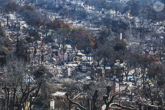 Après les incendies dévastateurs du 7 janvier 2025, les habitants d'Altadena (Calfiornie) tentent de prendre un nouveau départ, à l'instar du couple belge Nicolas Husson et Catherine De Pauw, résidant aux Etats-Unis depuis 24 ans dont 18 ans passés à Los Angeles. Le 12 janvier 2025. 
© Pieter-Jan Vanstockstraeten / Bestimage