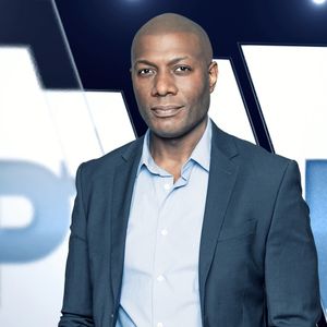 Suite à la diffusion du reportage de "Sept à huit" autour de l'arnaque incroyable dont a été victime Anne, qui a pensé vivre une histoire d'amour avec Brad Pitt, tout le monde y est allé de son petit commentaire. 

Portrait d'Harry Roselmack, qui présente tous les dimanches "Sept à Huit" sur TF1.