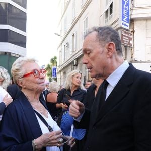 Kulien Lepers et Colette Sauvage (femme de P. Bouvard) - Sorties des obsèques de Philippe Bouvard en l'église Notre-Dame de Bon Voyage à Cannes le 31 août 2026.
© Franz Chavaroche-Denis Guignebourg / Bestimage