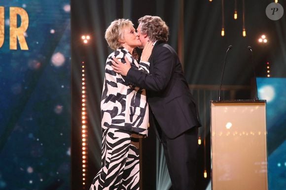 Muriel Robin qui reçoit un Molière d'honneur et Alex Vizorek - 37ème Nuit des Molières aux Folies Bergère à Paris, France, le 04 Mai 2026.

© Bertrand Rindoff / Bestimage