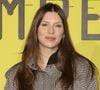 Loin des clichés d'Instagram, elle a tenu à montrer très vite la réalité de son post-partum en maillot de bain.

Camille Cerf - Première du film "Jumpers (Hoppers)" au cinéma Le Grand Rex à Paris le 26 février 2026 à Paris.
© Coadic Guirec / Bestimage
