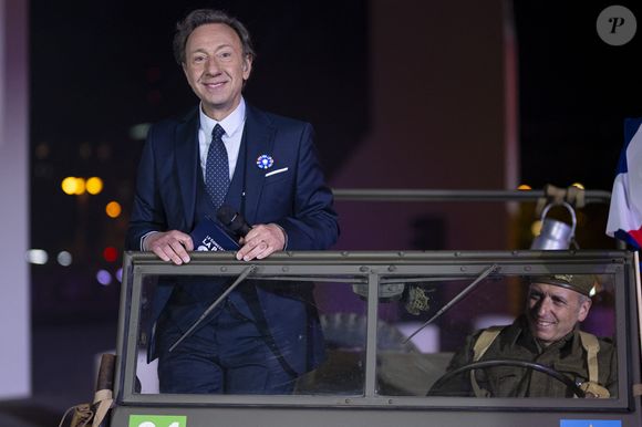 Exclusif - Stéphane Bern - Emission "Le concert pour la paix" sur les Champs-Elysées à Paris, retransmis en direct sur France 2, le 8 mai 2025. © Christophe Clovis - Pierre Perusseau / Bestimage