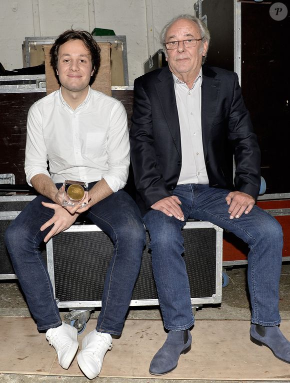 Le chanteur Vianney (Vianney Bureau) et Maxime Le Forestier - Cérémonie de remise des Grands Prix Sacem 2015 aux Folies Bergères à Paris le 30 novembre 2015. © Veeren / Bestimage