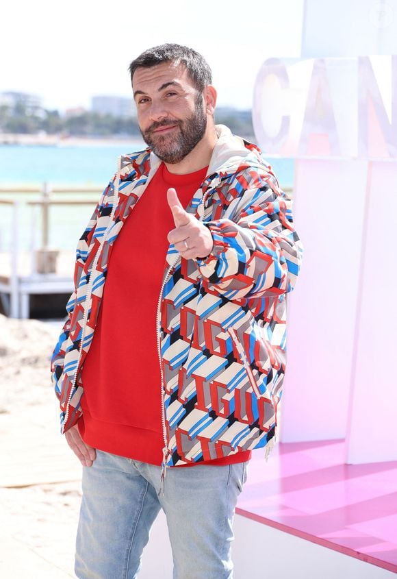 Laurent Ournac lors du photo call de ''Camping paradis' sur la plage du Majestic lors de la 7eme saison de 'CanneSeries' à Cannes le 6 Avril 2024

Denis Guignebourg/BestImage