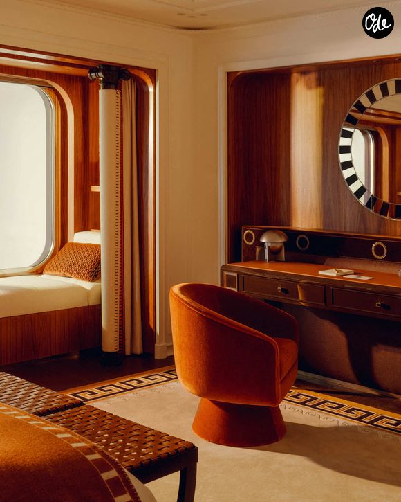 Le plus grand voilier du monde a été mis à l'eau pour la première fois.  L'Orient Express Corinthian, d'une longueur de 722 pieds, a effectué sa mise à l'eau : ses débuts officiels sur l'eau.  Après quatre mois et demi d'assemblage par les équipes des Chantiers de l'Atlantique à Saint-Nazaire, le plus grand voilier du monde a quitté le bassin de construction pour rejoindre le chantier d'armement.  Photo by Yves Marchand/Romain Meffre/Nicolas Pougnand/Orient Express/Cover Images/ABACAPRESS.COM