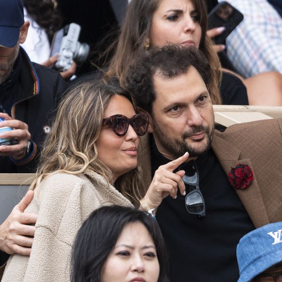 Éric Antoine et sa compagne Gennifer Demey en tribunes lors des Internationaux de France de Tennis de Roland Garros 2025, à Paris, France, le 7 juin 2025. © Cyril Moreau/Bestimage