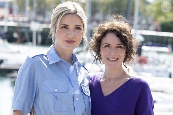 Mettant fin à des rumeurs qui la disaient "très malade", elle a déclaré : "Tout va très bien".

Elsa Lunghini et Sabine Perraud assistent au photocall Ici Tout Commence lors du 26ème Festival de la Fiction de La Rochelle, le 15 septembre 2024 à La Rochelle, France. Photo by David NIVIERE/ABACAPRESS.COM