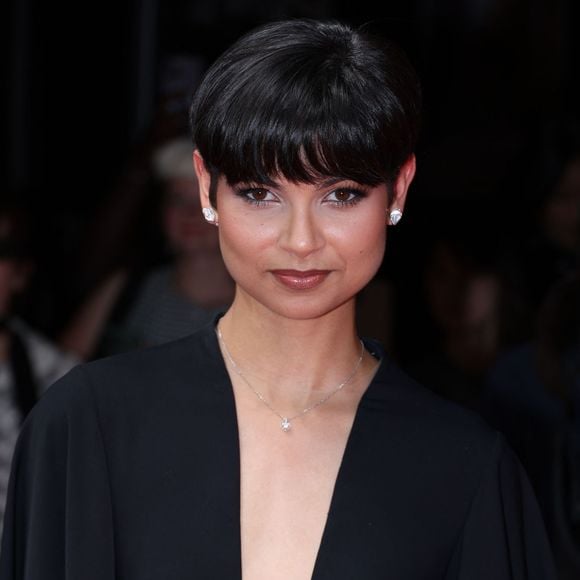 Élue Miss Nord – Pas-de-Calais avant de devenir Miss France 2024, Ève Gilles s'était distinguée dès son sacre grâce à son style affirmé et sa coupe courte, qui avaient marqué l'histoire du concours. 

Eve Gilles, Miss France 2024, au défilé Stéphane Rolland à l'Olympia, Collection Haute Couture Automne/Hiver 2026-2027 lors de la Fashion Week de Paris, le 7 juillet 2026. 
© Denis Guignebourg / Bestimage