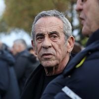 "Il lui tenait la main" : Les derniers instants de Thierry Ardisson avec son épouse Audrey Crespo-Mara et ses trois enfants