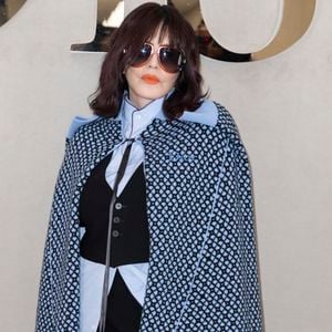 Isabelle Adjani, Laure Calamy, Isabelle Carré, Sophie Guillemin et Emmanuelle Béart figurent parmi les interprètes.

Isabelle Adjani au photocall au défilé Christian Dior Collection Femme Prêt-à-Porter Printemps/Eté 2026 lors de la Fashion Week de Paris (PFW), dans le Jardin des Tuileries, à Paris, France, le 1er octobre 2025.

© Olivier Borde/Bestimage