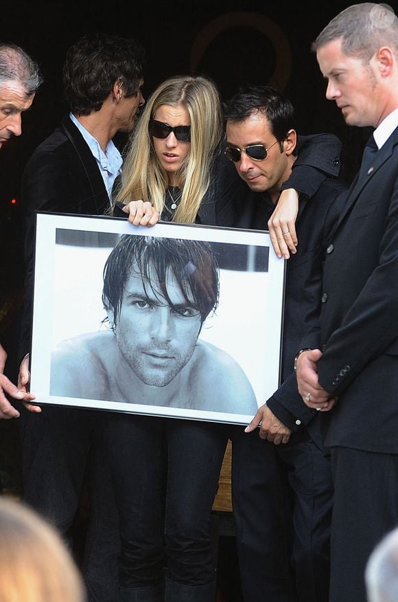 Valerie Bourdin assistant à la messe de funérailles de l'acteur et chanteur français Filip Nikolic à l'église orthodoxe de Sainte-Geneviève-des-Bois, au sud de Paris, France, le 24 septembre 2009. Photo par Frederic Nebinger/ABACAPRESS.COM