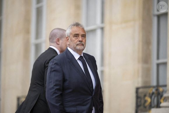 Le cinéaste français Luc Besson arrive pour assister à un dîner d'État officiel dans le cadre de la visite d'État de deux jours du président chinois en France, au palais de l'Élysée à Paris, le 6 mai 2024. Photo par Eliot Blondet/ABACAPRESS.COM