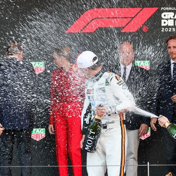 Charles Leclerc, Lando Norris, Oscar Piastri, Michel Boeri, la princesse Charlene de Monaco, le prince Albert II de Monaco, Pierre Casiraghi et Bernard Arnault lors du Grand Prix de Formule 1 (F1) de Monaco, le 25 mai 2025. © Claudia Albuquerque/Bestimage