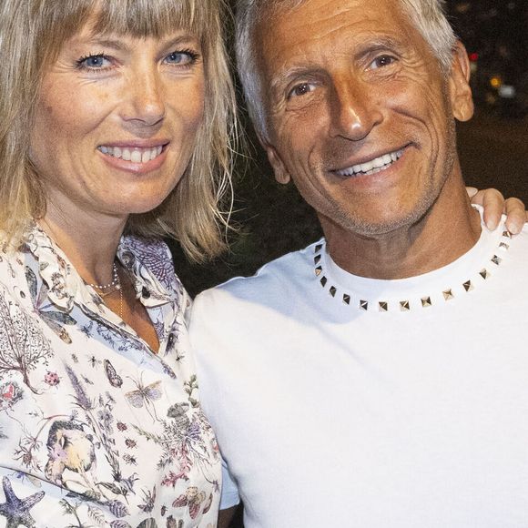 Chaque année, les célébrités sont nombreuses au Festival de Ramatuelle. Parmi elles, il y a des habitués. En particulier Nagui et Mélanie Page !

Exclusif - Nagui et sa femme Mélanie Page lors du spectacle "Les gros patinent bien" au théâtre de Verdure lors du Festival de Ramatuelle. © Cyril Bruneau / Bestimage